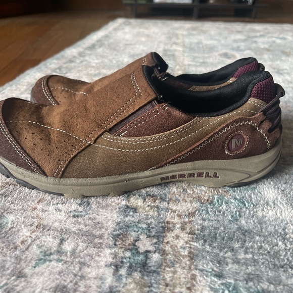 Merrell Women’s Two-Tone Brown Slip-On Loafers - Picture 1 of 9